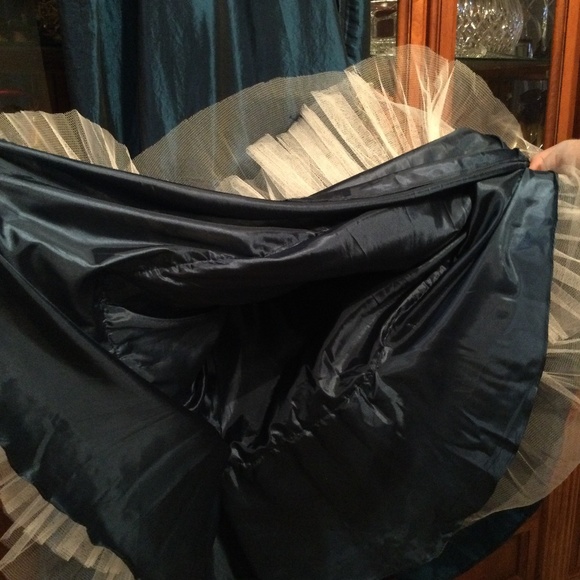 Beautiful Full Length Gown - Picture 8 of 10